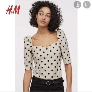 H&M, polka dot puff sleeve top,size L